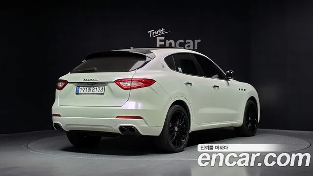 Maserati Levante 2016 thumb 2