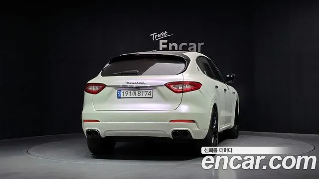 Maserati Levante 2016 thumb 6