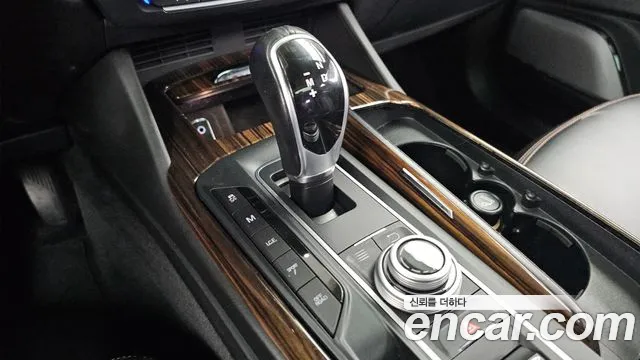 Maserati Levante 2016 thumb 11
