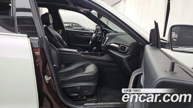 Maserati Levante 2016 thumb 8
