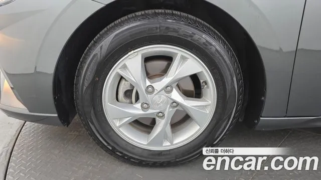 Hyundai Elantra 2022 thumb 3