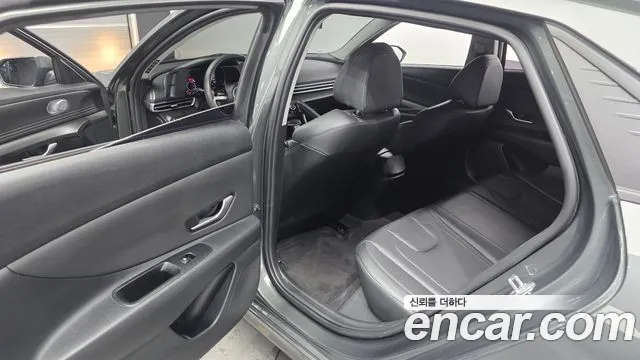 Hyundai Elantra 2022 thumb 2