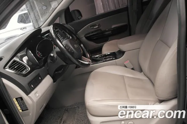 Kia Carnival 2019 thumb 4