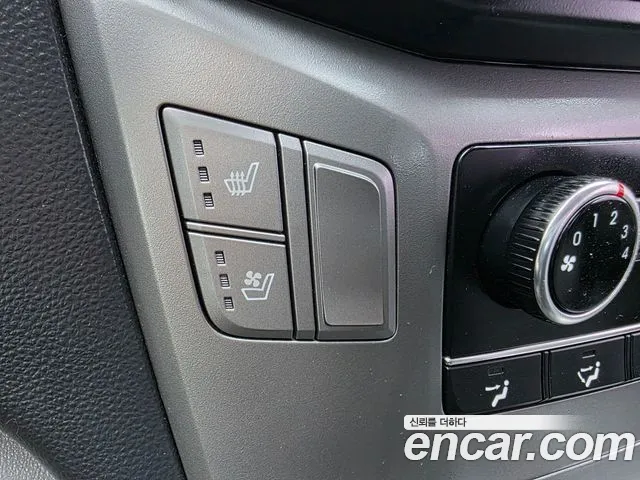 Hyundai Staria 2020 thumb 10