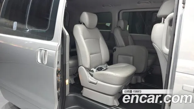Hyundai Staria 2019 thumb 3