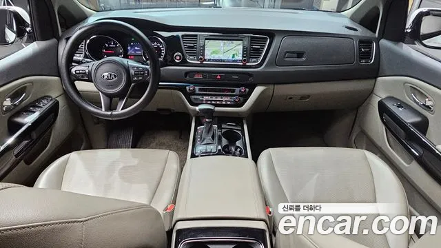 Kia Carnival 2016 thumb 4