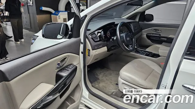 Kia Carnival 2016 thumb 6