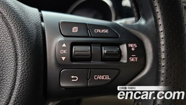 Kia Carnival 2016 thumb 11