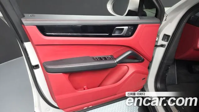 Porsche Cayenne 2023 thumb 2