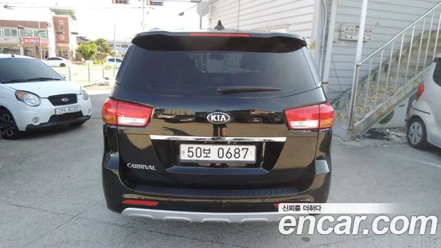 Kia Carnival 2016 thumb 4