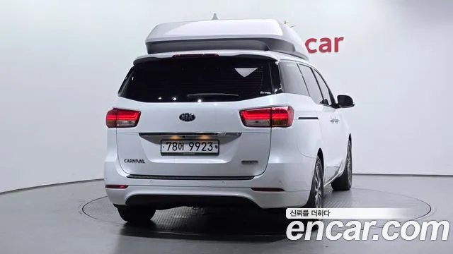 Kia Carnival 2015 thumb 4