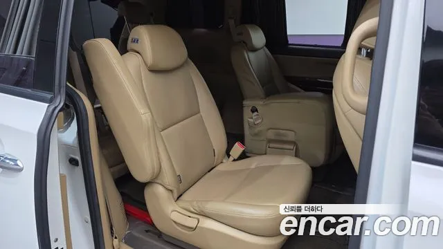 Kia Carnival 2015 thumb 5