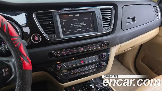 Kia Carnival 2015 thumb 12