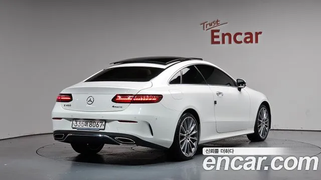 Mercedes-Benz E-Class 2023 thumb 12