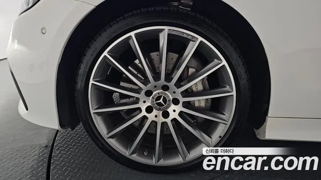 Mercedes-Benz E-Class 2023 thumb 11