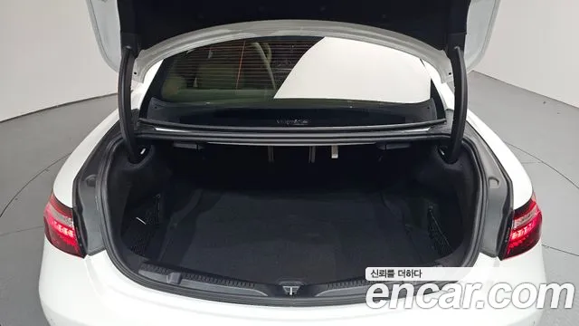 Mercedes-Benz E-Class 2023 thumb 4