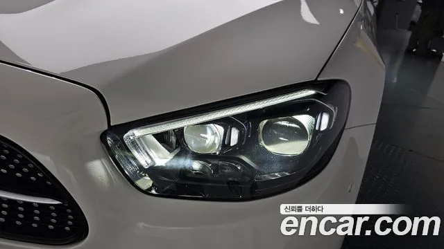 Mercedes-Benz E-Class 2023 thumb 5