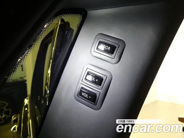Rolls-Royce Phantom 2020 thumb 3