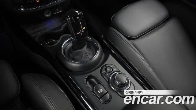 Mini Cooper Clubman 2023 thumb 2