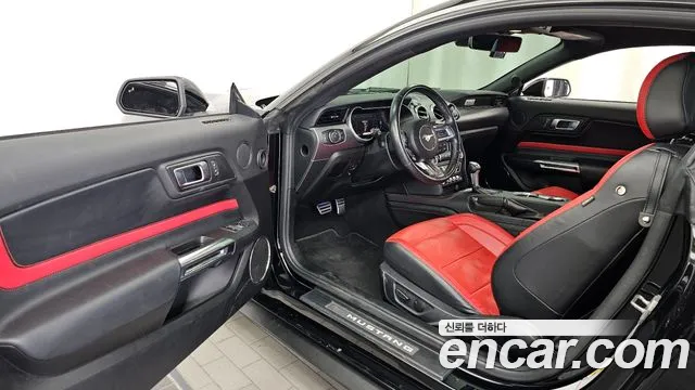 Ford Mustang 2022 thumb 7