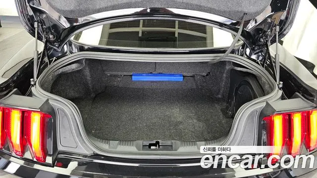 Ford Mustang 2022 thumb 4