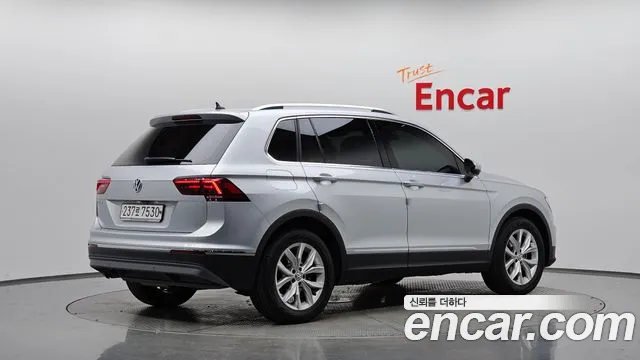 Volkswagen Tiguan 2019 thumb 2