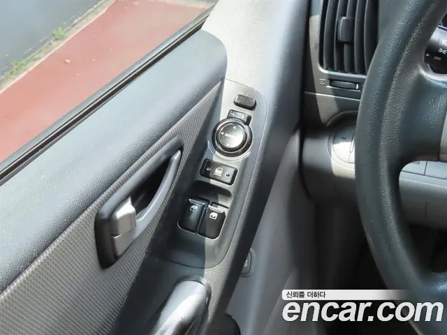 Hyundai Staria 2010 thumb 9