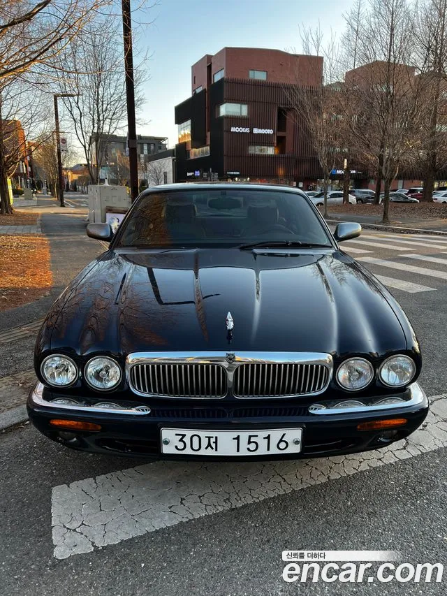 Jaguar XJ-8 1998 thumb 9
