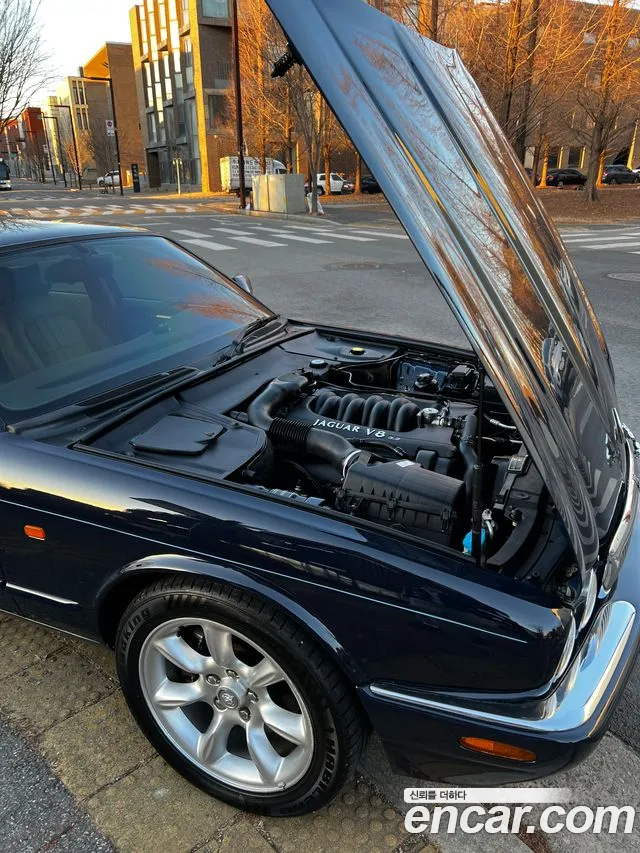 Jaguar XJ-8 1998 thumb 11