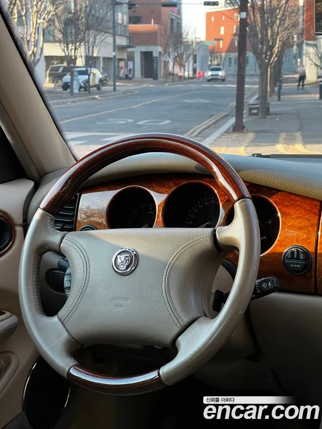Jaguar XJ-8 1998 thumb 10