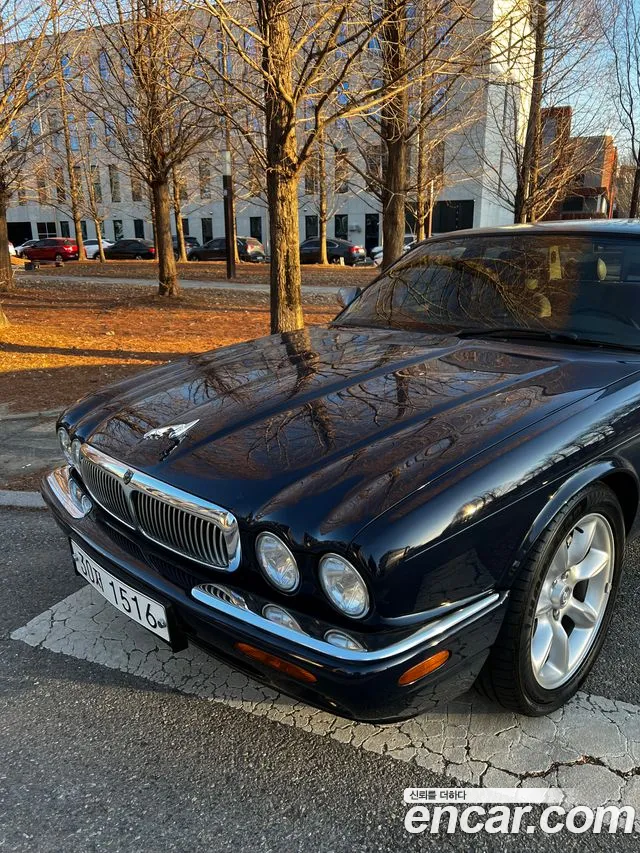 Jaguar XJ-8 1998 thumb 8