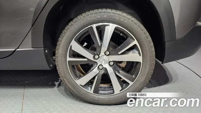 Peugeot 2008 2019 thumb 2