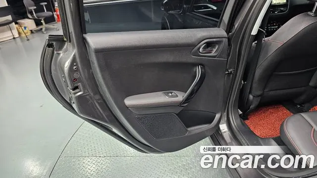 Peugeot 2008 2019 thumb 5