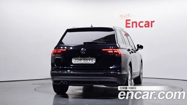 Volkswagen Tiguan 2018 thumb 11