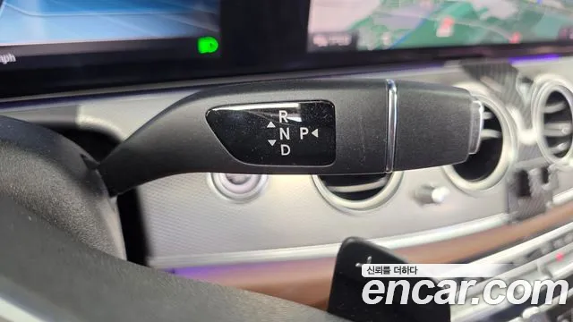 Mercedes-Benz E-Class 2019 thumb 11