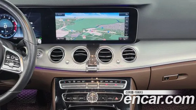 Mercedes-Benz E-Class 2019 thumb 3