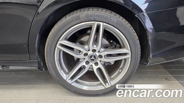 Mercedes-Benz E-Class 2019 thumb 2