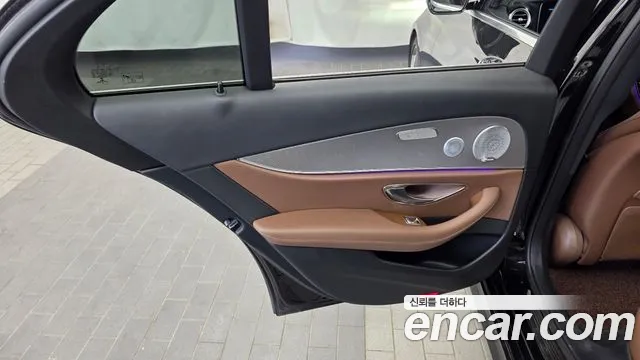 Mercedes-Benz E-Class 2019 thumb 12