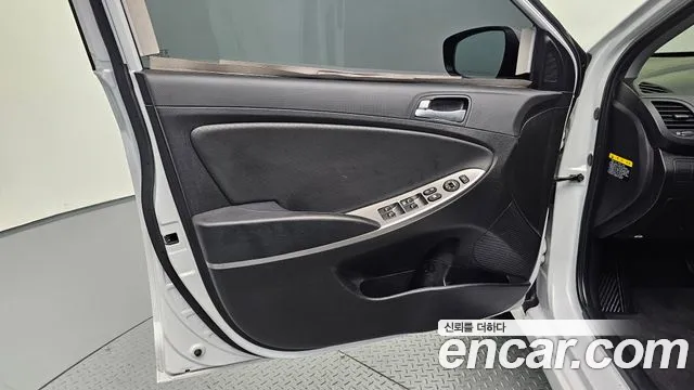 Hyundai Accent 2018 thumb 2