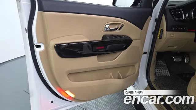 Kia Carnival 2019 thumb 6