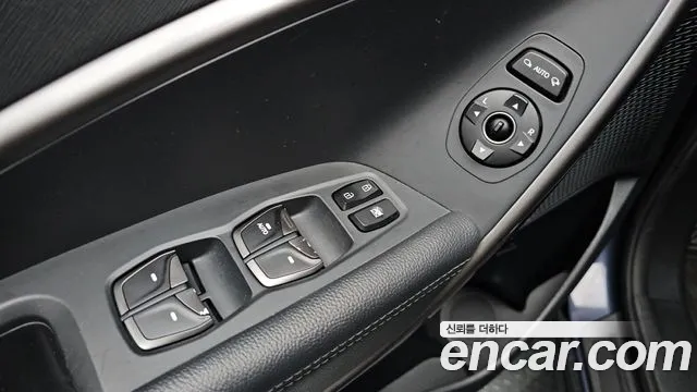 Hyundai Santafe 2016 thumb 11