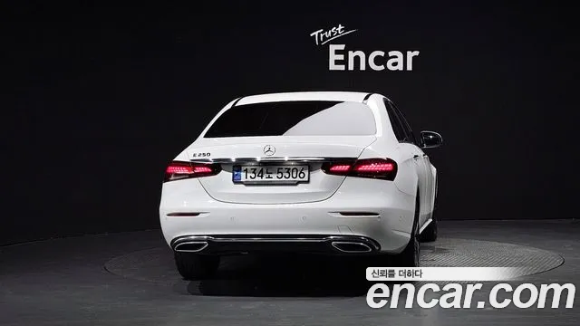 Mercedes-Benz E-Class 2020 thumb 2