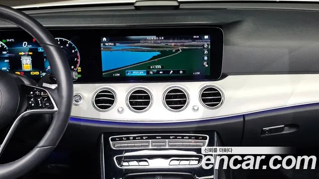 Mercedes-Benz E-Class 2020 thumb 4