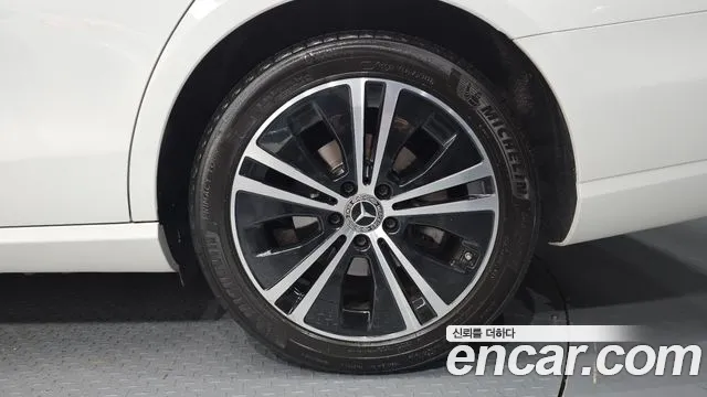 Mercedes-Benz E-Class 2020 thumb 3