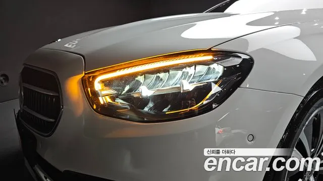 Mercedes-Benz E-Class 2020 thumb 11