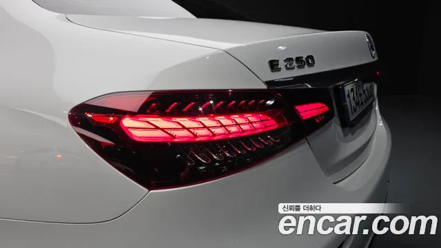 Mercedes-Benz E-Class 2020 thumb 10