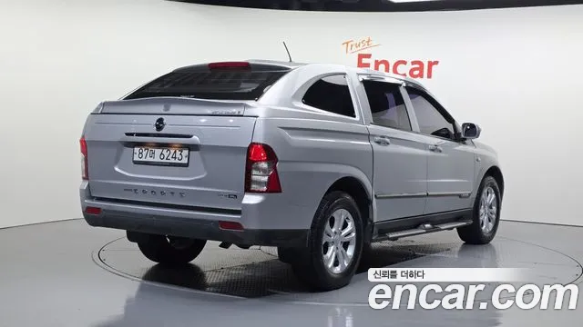 KGM Korando 2015 thumb 12
