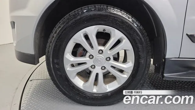 KGM Korando 2015 thumb 6