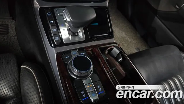 Genesis G90 2018 thumb 3