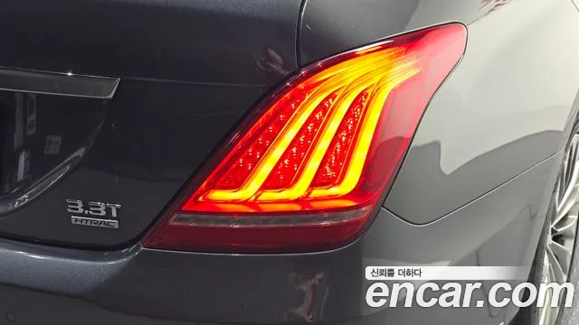 Genesis G90 2018 thumb 2